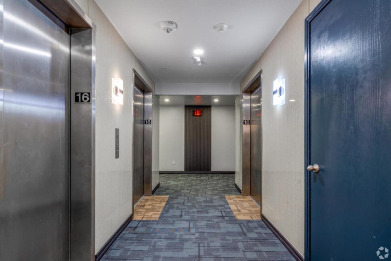 Aparthotel Reese Tower à Tulsa Extérieur photo