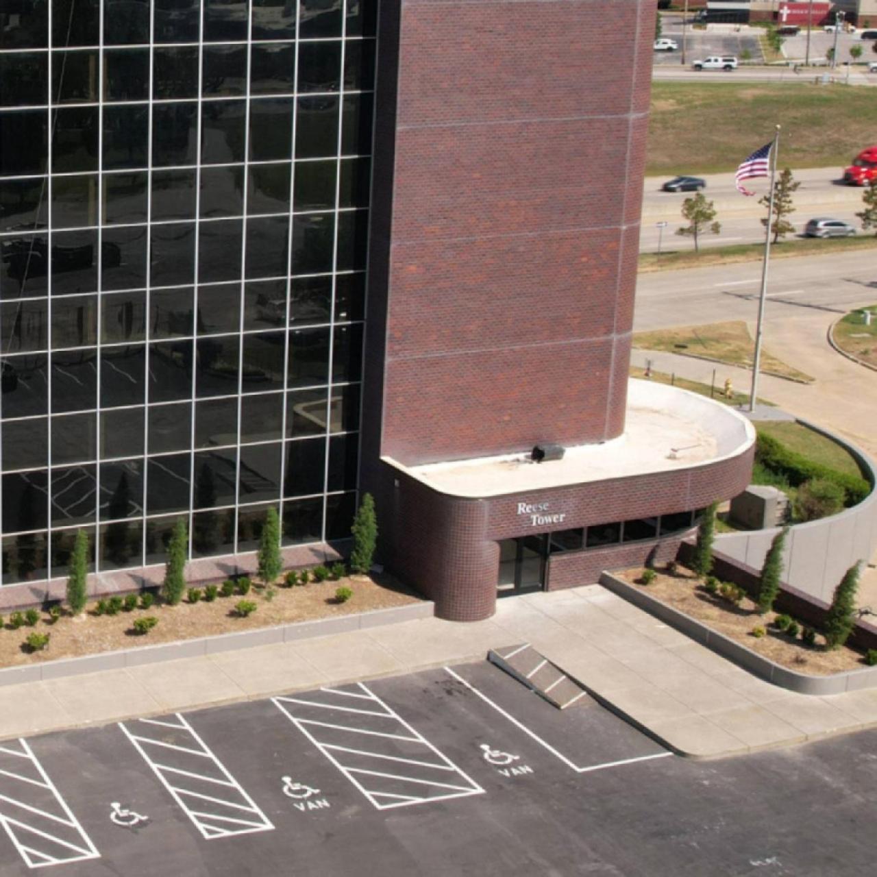 Aparthotel Reese Tower à Tulsa Extérieur photo